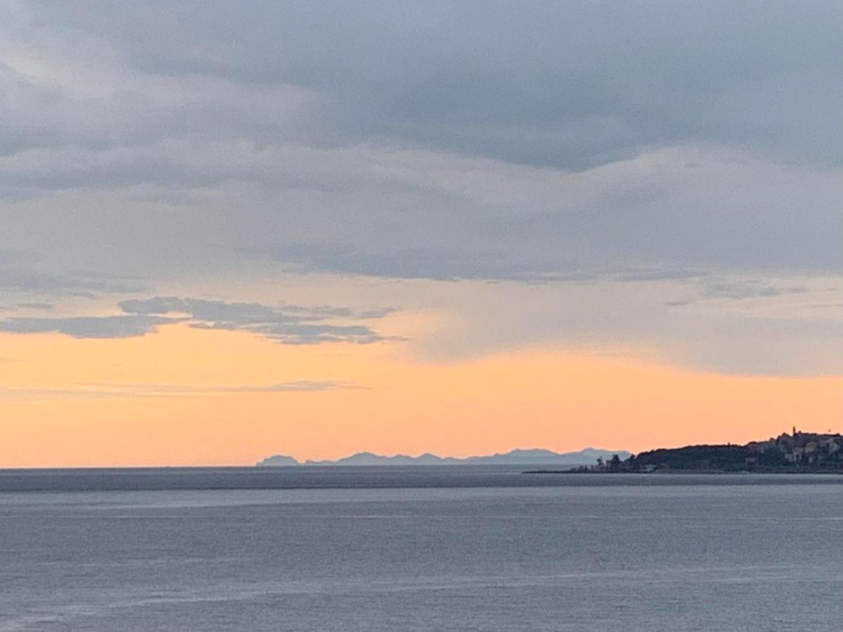 La Finestra Sul Mare Appartement Ospedaletti Buitenkant foto